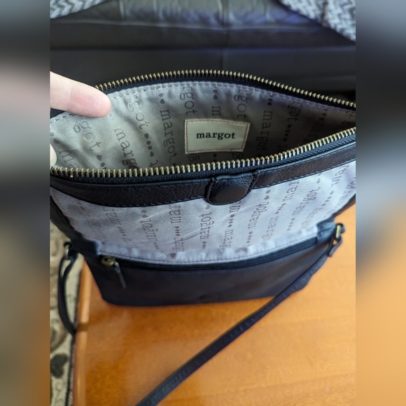 Black Margot Crossbody bag. - Picture 4 of 8